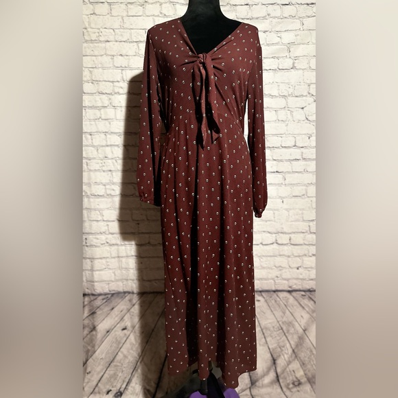 All in Favor Dresses & Skirts - All in favor size M maxi dress V neck long sleeve